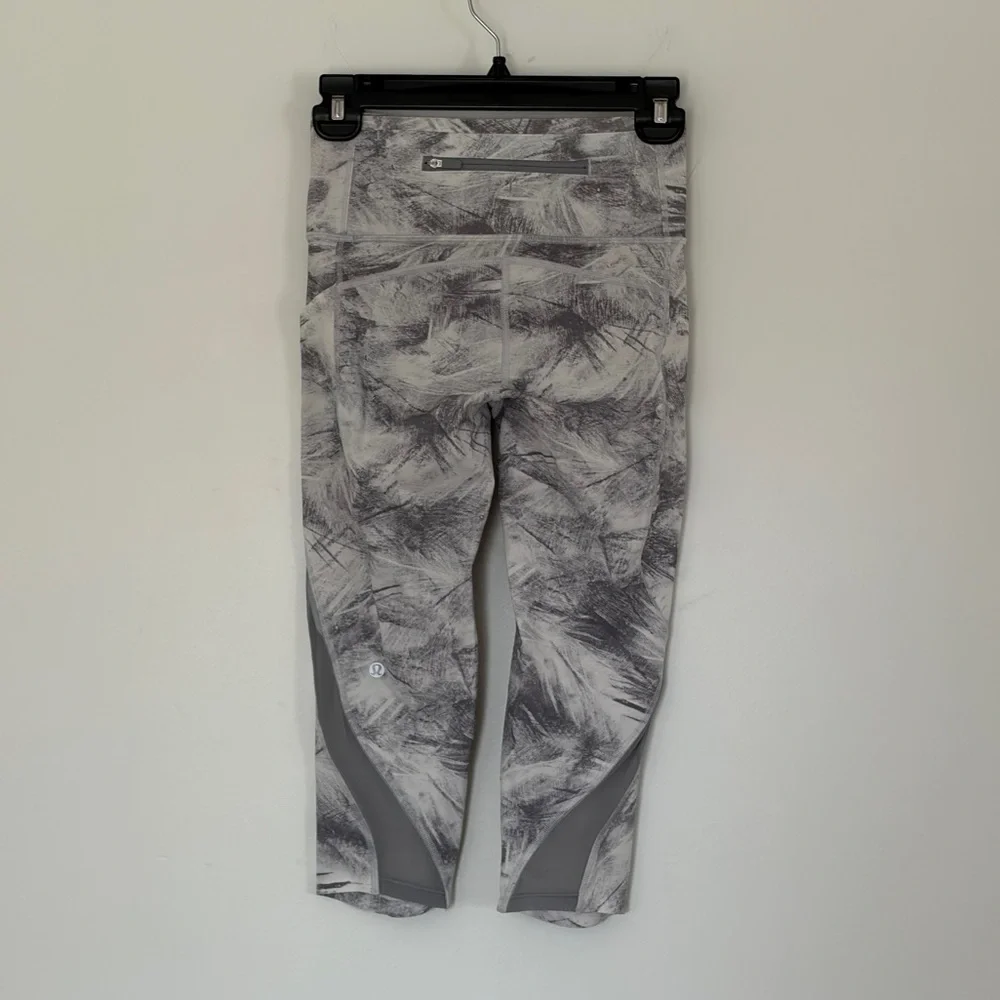NWOT Lululemon Pace Perfect Cropped leggings white grey breeze high rise size 4